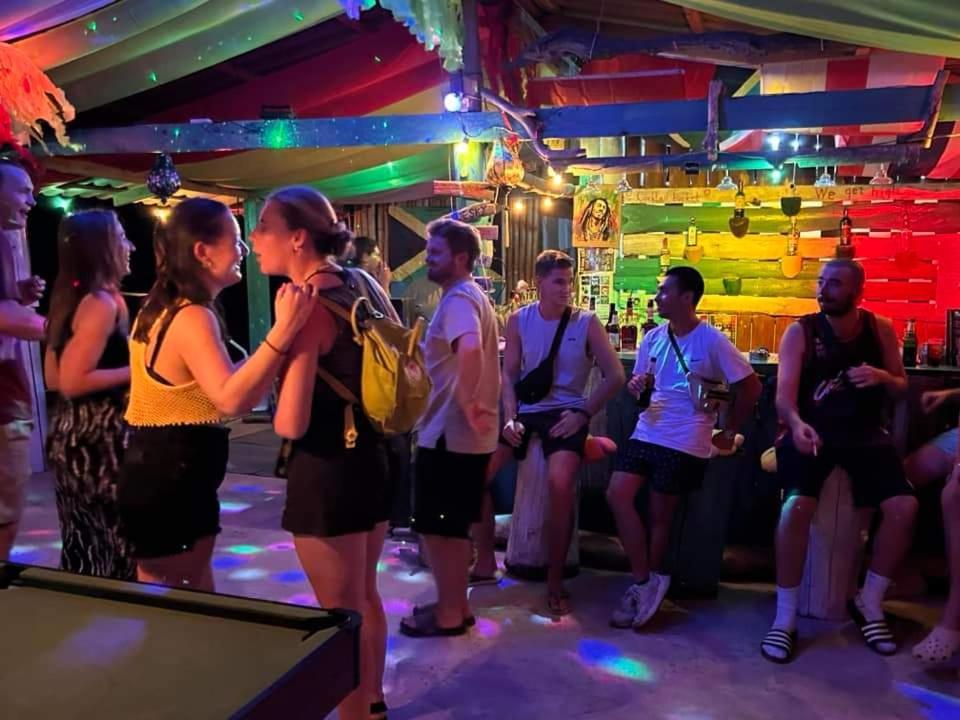 קו לנטה Neverland Beach Village Bungalows מראה חיצוני תמונה